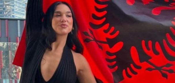 Dua Lipa në Shqipëri me të dashurin, publikon foto