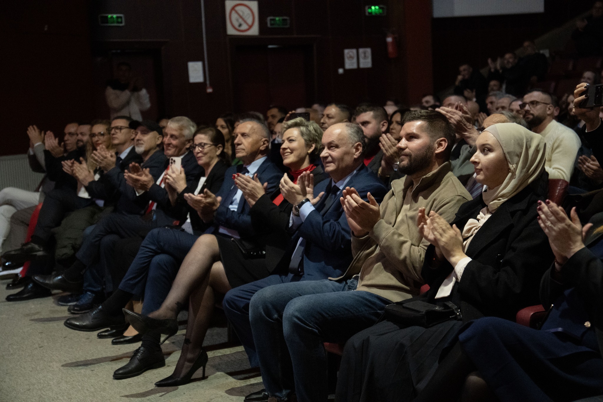 Shqiptarët e Luginës së Preshevës festojnë 28 Nëntorin bashkë me ambasadorin Canaj