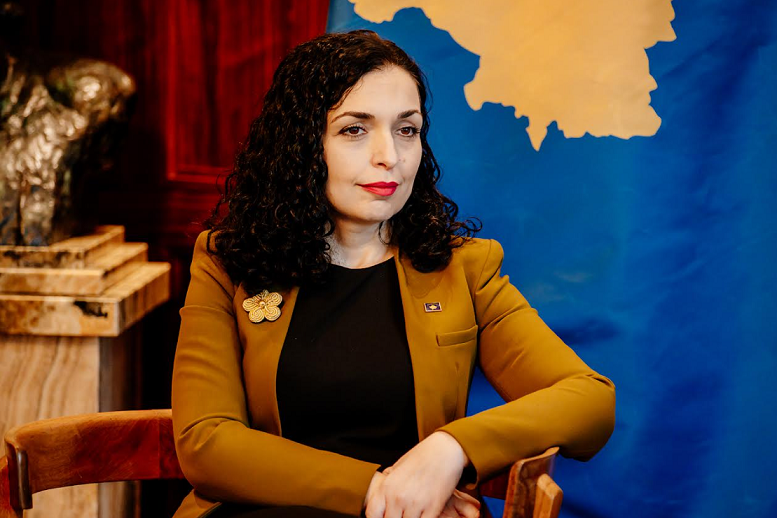 Osmani homazhe në Prekaz: Betohemi para varreve të Jasharëve se do mbrojmë çdo cep të Kosovës