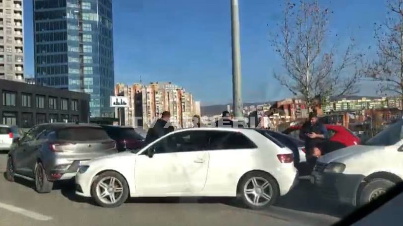 Aksident i trefishtë tek “Rrethi i Ismetit” në Prishtinë, policia në vendin e ngjarjes