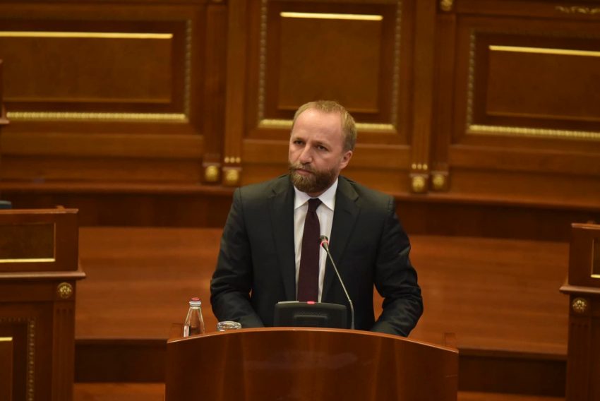 Tahiri: Qeveria Kurti është vetëm për vëllezër e motra
