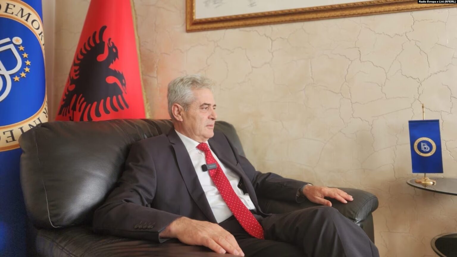 “Gëzuar nga zemra ditën e pavarësisë së Shqipërisë”, Ahmeti uron 28 Nëntorin
