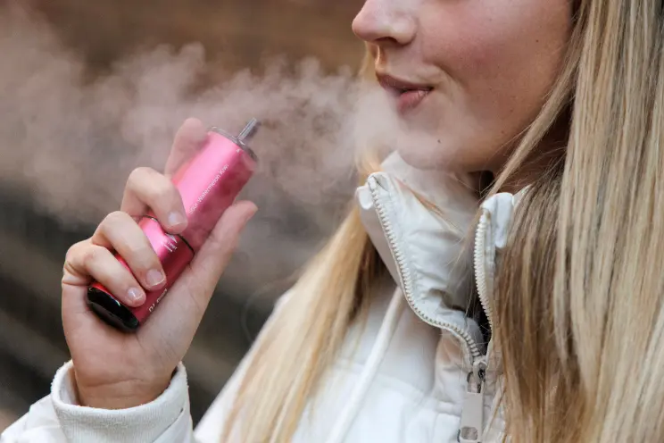 Studimi: Cigaret elektrike kanë ndikim negativ ‘të menjëhershëm’ në qarkullimin e gjakut