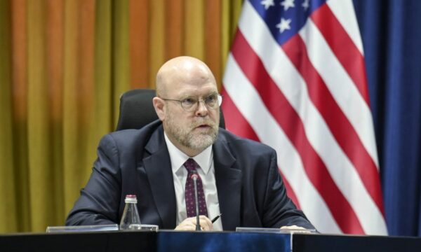 Hovenier: Edhe raportet ndërkombëtare edhe ato vendore tregojnë se sistemi i drejtësisë në Kosovë, shpesh shqipton dënime të buta