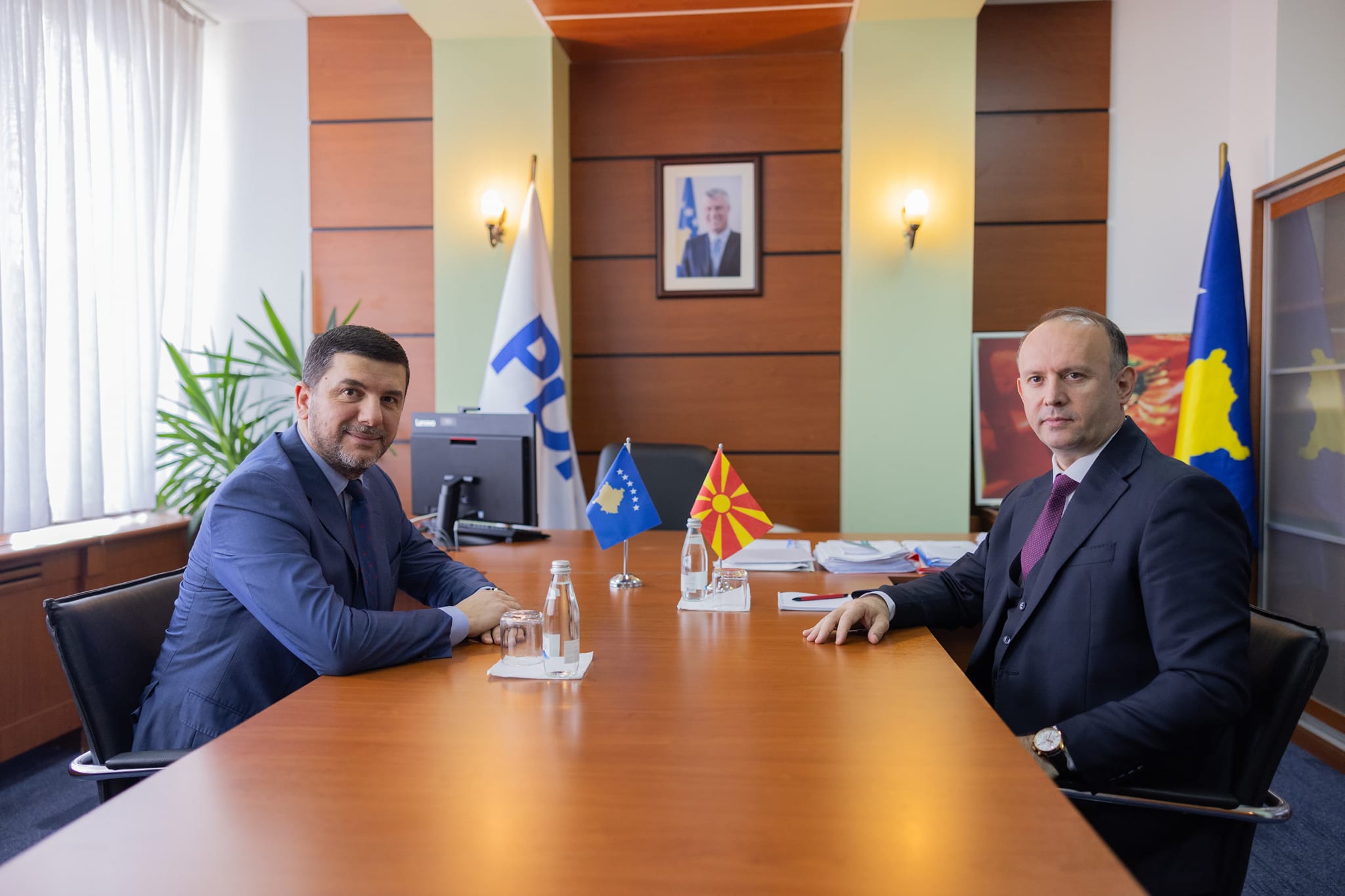 Krasniqi pret në zyre kryeparlamentarin e RMV-së: Shpreha shqetësimin për arrestimin e veteranëve të UÇK-së