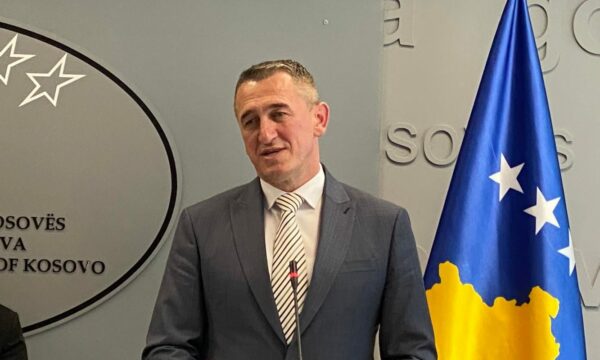 Rashiq: Serbia ka filluar presionin ndaj komunitetit serb në Kosovë
