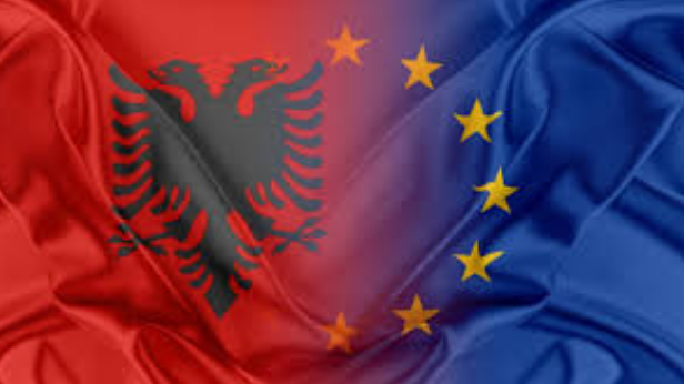 Ambasadori i BE-së uron Ditën e Pavarësisë: Kjo festë gjen Shqipërinë më afër familjes evropiane