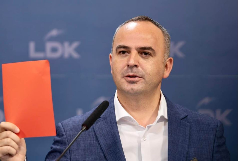 Manaj uron shtetin shqiptar: Gjenerata jonë është me fat që po e jeton këtë kohë!