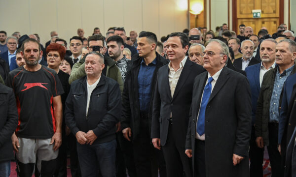 Kurti në Kroaci provon t’ua mbush mendjen bashkëatdhetarëve të kthehen në Kosovë: Kemi kushte shumë të mira