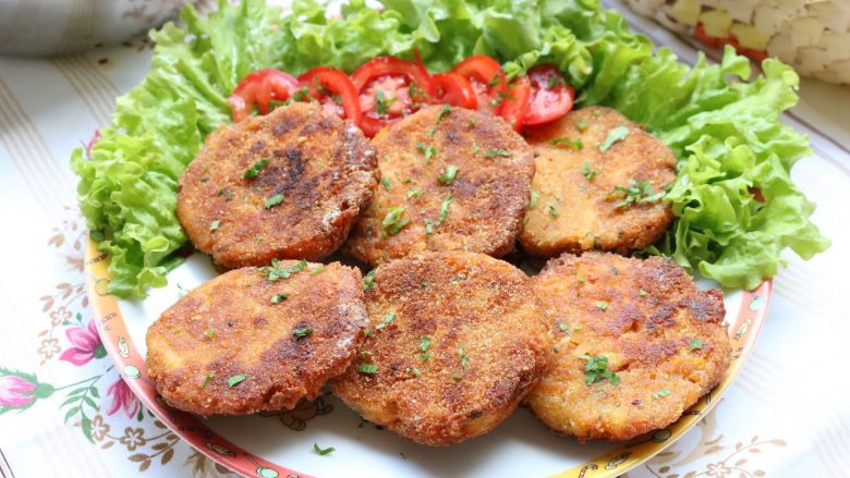Qoftere nga patatet në çast: Asgjë si receta e vjetër e gjyshes!