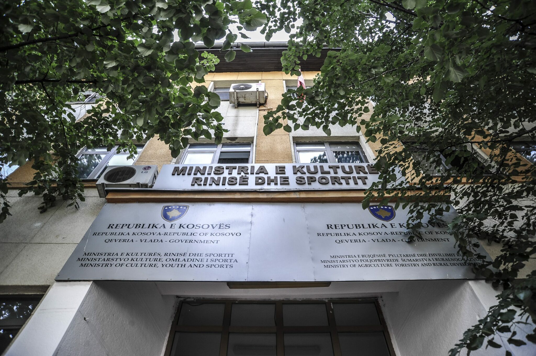 Ndalimi i punimeve në sheshin “Xhorxh Bush”, MKRS akuzon Ramën për dezinformim
