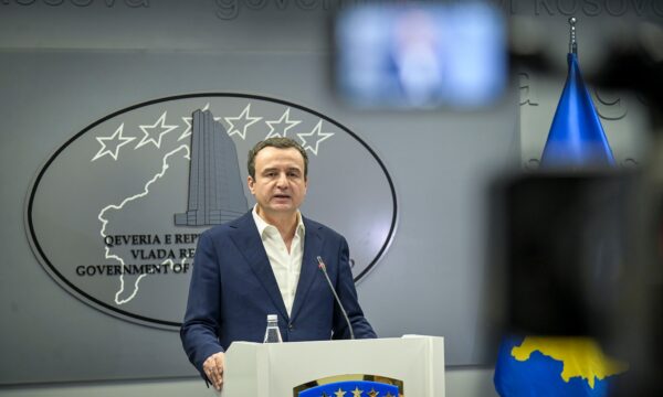 “Me sy të mi e pashë”, Avokati Berisha thotë se Kurti e ka kryer intervistën në Prokurori Speciale