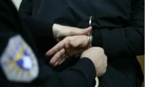 Arrestohen gjashtë të mitur në Klinë, dyshohet se i therën dy persona
