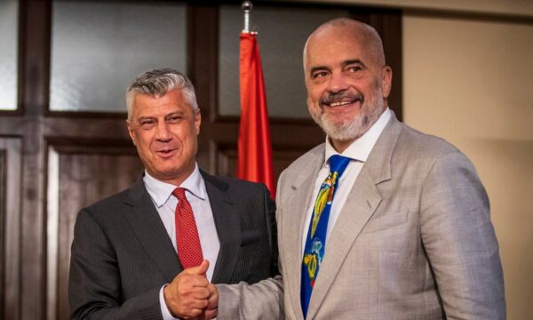 Specialja nuk e lejoi Thaçin të marrë pjesë në varrimin e babait, Rama: Gjykatë e turpshme!