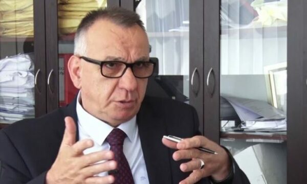 Sërish mbi “lojën e budallait”