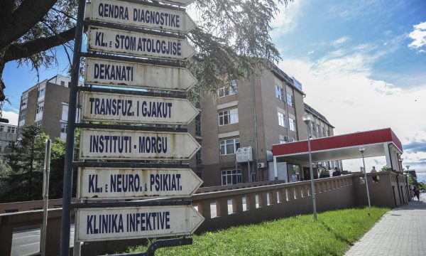 ​Incident në QKUK/ Kanosi zyrtarin, arrestohet personi