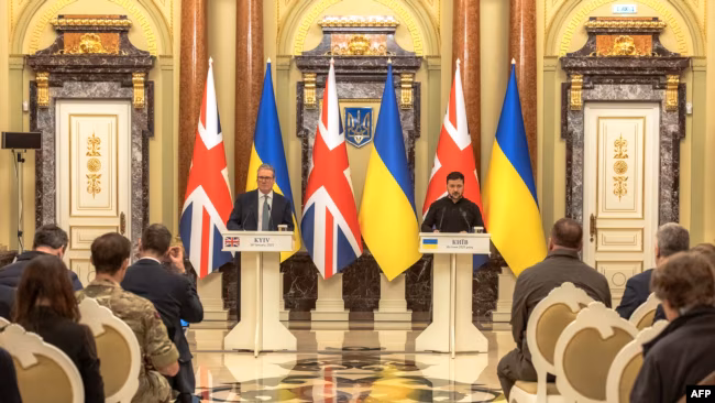 Starmer firmos marrëveshjen “për 100 vjet partneritet” me Ukrainën gjatë vizitës në Kiev