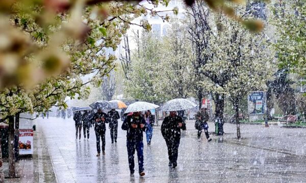Borë dhe acar përgjatë kësaj fundjave