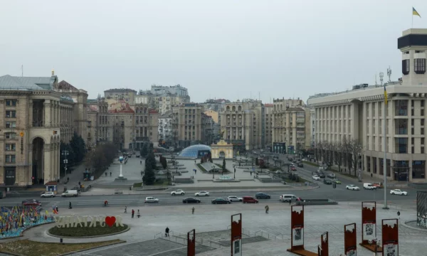 Banorët e Kievit në tre vjetorin e fillimit të luftës në Ukrainë