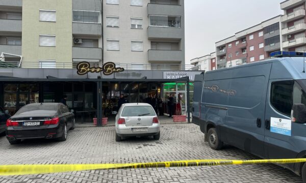 Prokuroria për vrasjen në Skenderaj: Rasti është cilësuar si “vrasje e rëndë”, dy të dyshuar ndodhen në arrati