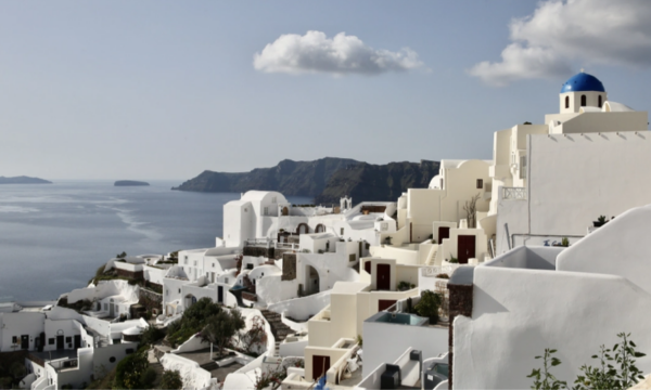 Mbi 1000 tërmete e rrëshqitje dheu, shpallet gjendja e jashtëzakonshme në Santorini
