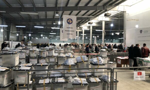 KQZ: Po vazhdon numërimi në 18 komuna, të tjerat pritet të fillojnë gjatë ditës