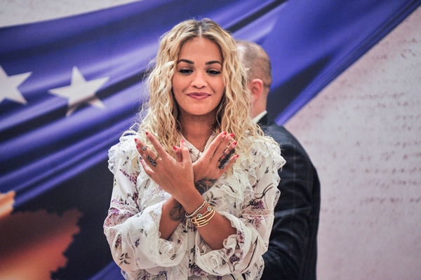 Rita Ora po vjen me këngë shqip?