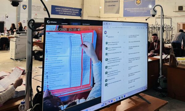 KQZ thotë se në QNR ka vazhduar numërimi i fletëvotimeve me postë: Procesi është transparent, po zhvillohet në prezencë të vëzhguesve të akredituar