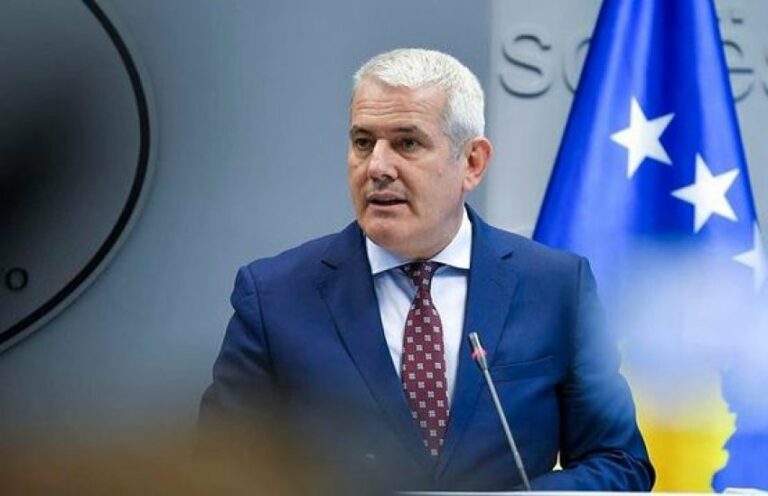 Sveçla jep detaje rreth aksionit policor: U zbuluan armë dhe paisje ushtarake, dëshmi se strukturat paralele janë aktive në territorin e Kosovës