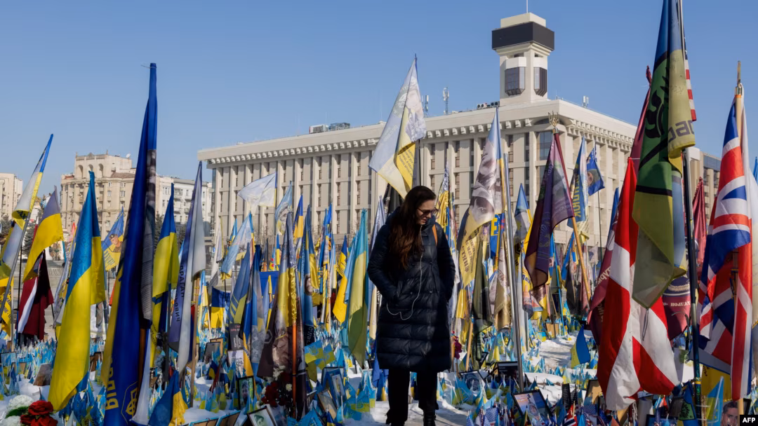 Ukraina shënon trevjetorin e luftës, mes pasigurive për fatin e saj