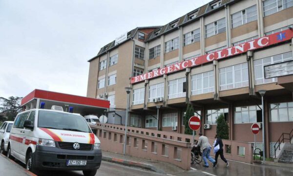 U godit nga një veturë duke kaluar zebrat, vdes në QKUK gruaja nga Prizreni