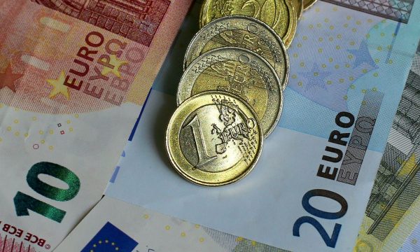 ​Bullgarët protestojnë kundër euros, pavarësisht popullaritetit gjithkund të saj