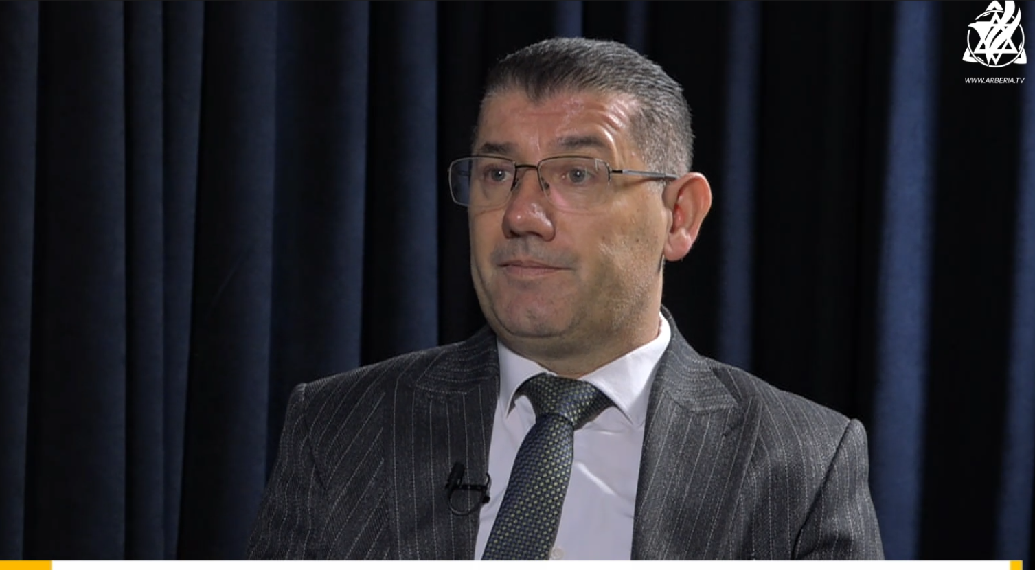 Smakiqi thotë se ka pasë dhe po vazhdon të ketë ndërhyrje politike të VV’së në KQZ