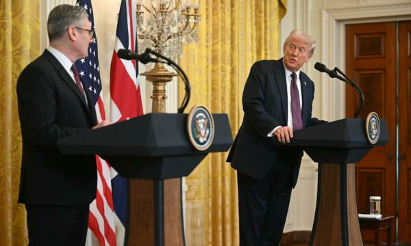 Starmer i telefonoi Trumpit mbrëmë, thotë zyra e tij