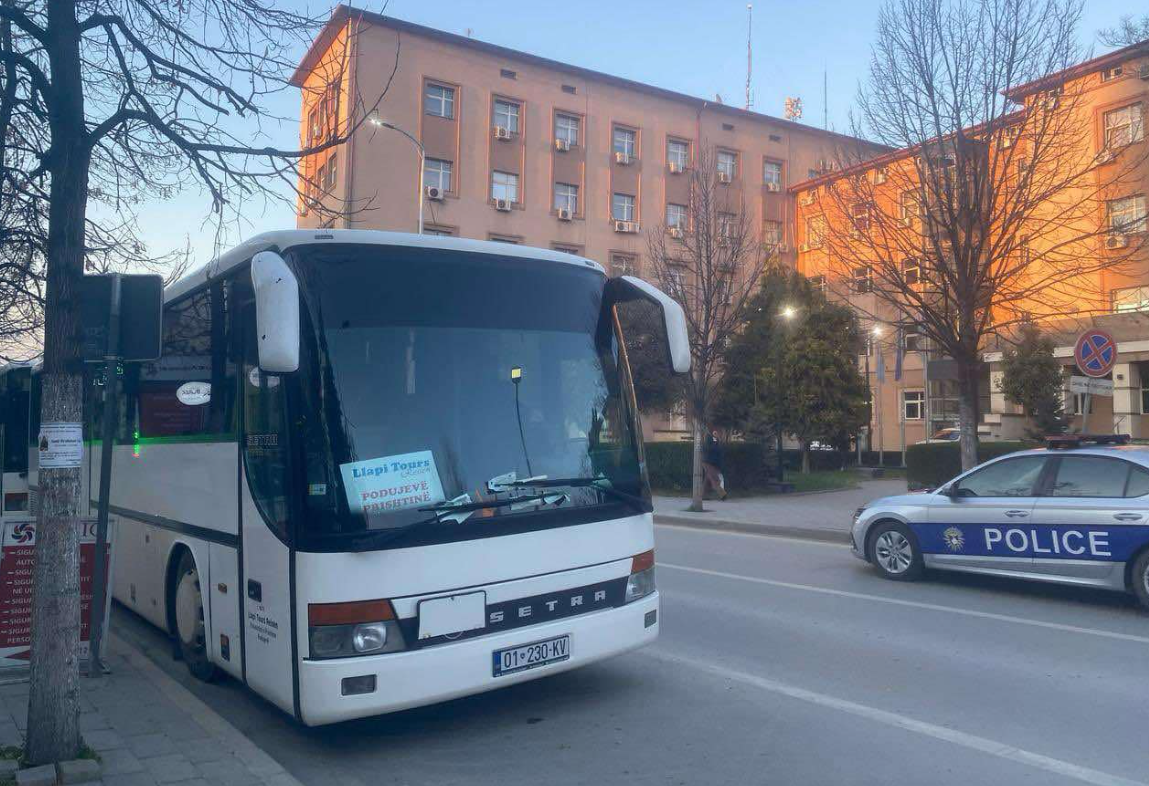 ​Vazhdon greva e kompanive të linjës së autobusëve Podujevë-Prishtinë (PAMJE)