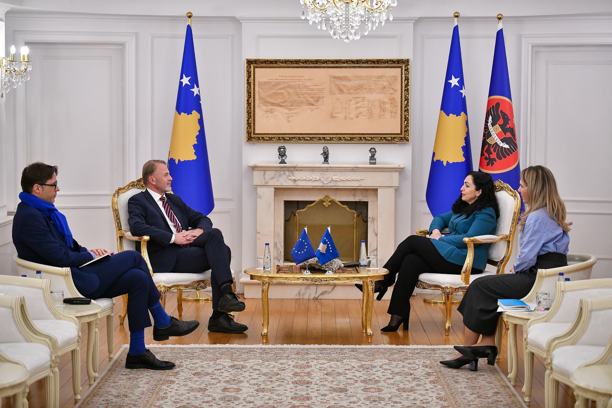 Paralajmërohen “një sërë vizitash në Kosovë të zyrtarëve të BE’së në javët dhe muajt në vijim”