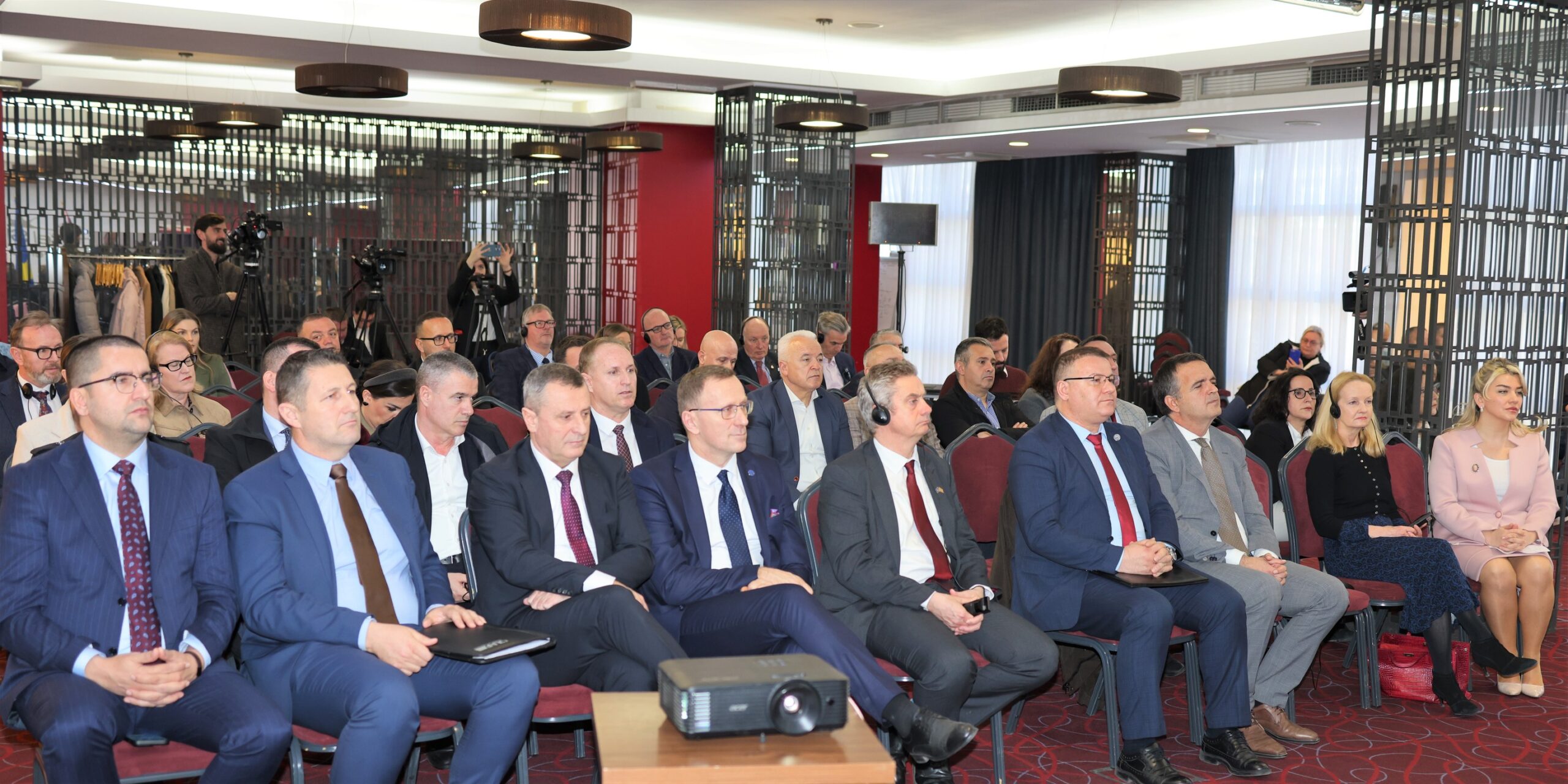 Ndihma britanike për Kosovën, krijohen Ekipe të Përbashkëta të Hetimit kundër financave të paligjshme dhe krimit të organizuar