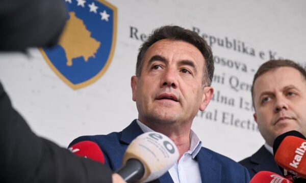 LVV ankohet në Kushtetuese për vendimin refuzues të Supremes për votat me postë, akuzon këta të fundit se u ndikuan politikisht