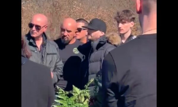 Unikkatili arrin nga Amerika për varrimin e vëllait në Gurrakoc (VIDEO)