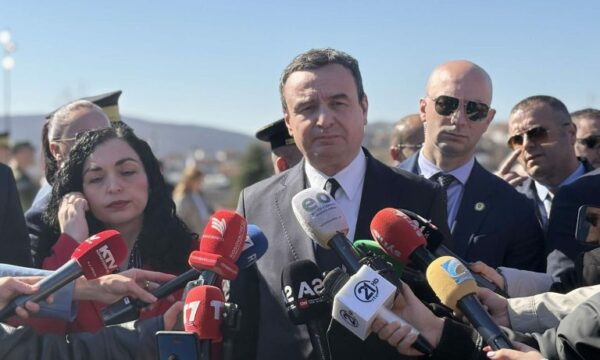 Kurti në Prekaz: Vdekja e tyre është Epopeja e UÇK’së – Falë tyre Kosova është republikë me demokraci