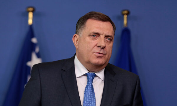​Gjykata e Bosnjës kërkon që INTERPOL-i të lëshojë fletarrestime për Dodikun dhe Stevandiqin