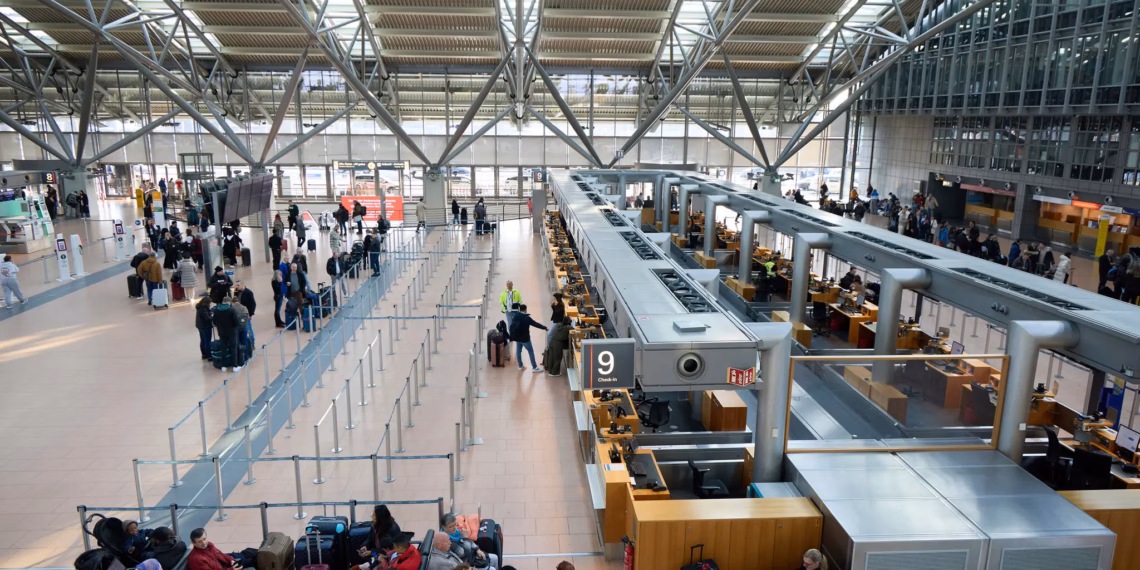 Grevë në aeroportin e Hamburgut, anulohen të gjitha fluturimet