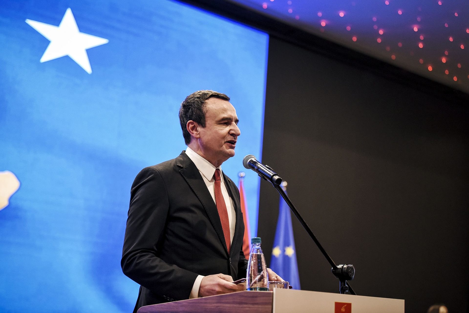 Kurti u bën thirrje mërgimtarëve të votojnë kandidatët shqiptarë në Hamburg