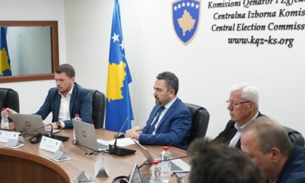 KQZ mblidhet sot, pritet çregjistrimi i dy partive