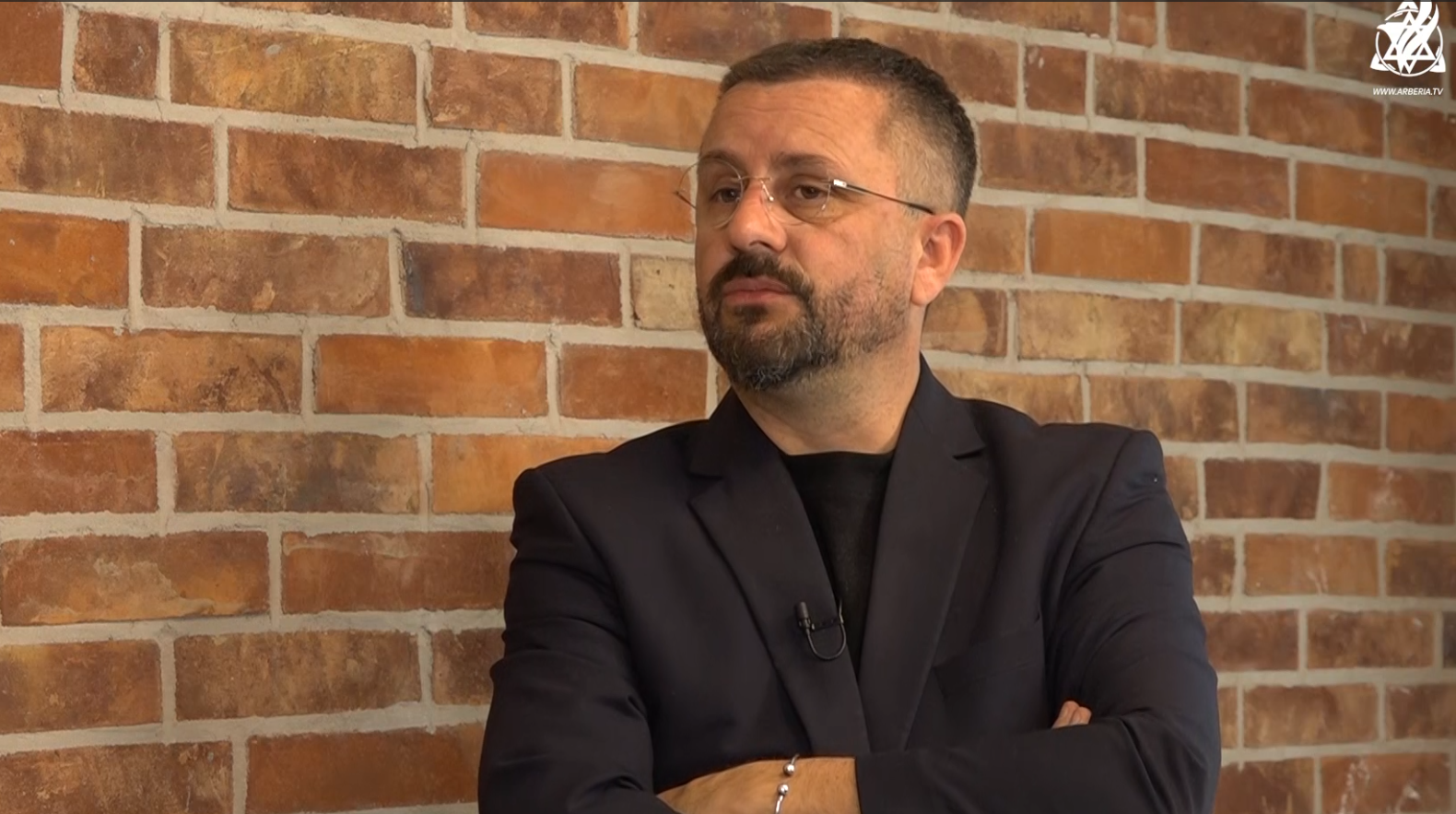 “Njerëzit fillojnë me të gjyku që je kundër një subjekti politik”, Zogjani: Të gjitha partitë politike në Kosovë janë shqiptarë punojnë për më të mirën