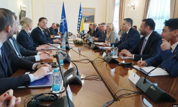 Rutte mbërrin në Sarajevë