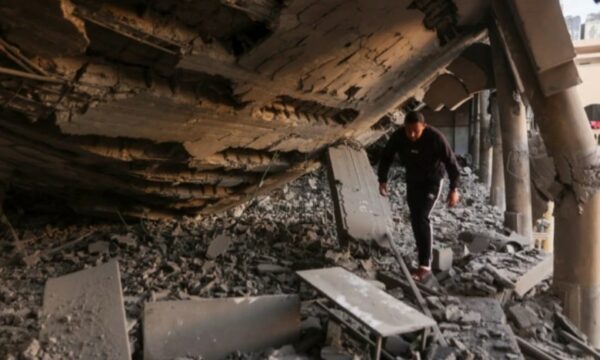 Të paktën 220 të vrarë pasi Izraeli nisi sulme të gjera në Gaza