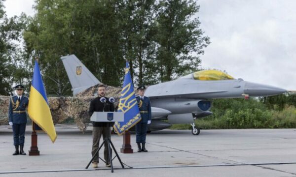 Zelensky thotë se Ukraina pranoi aeroplanë tjerë luftarak F-16