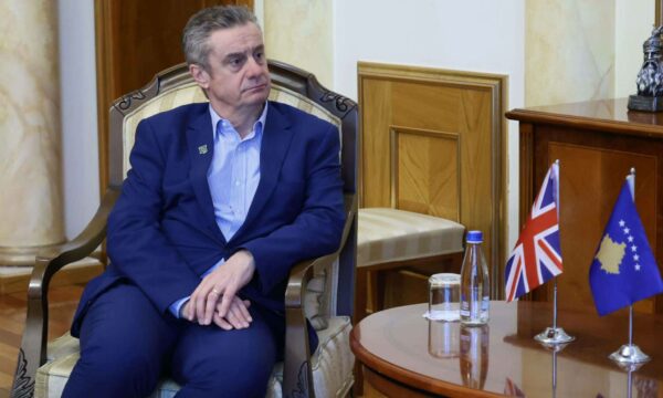 Reagon Ambasadori britanik: Kosovës i duhet Kuvend dhe Qeveri funksionale, liderët të bashkëpunojnë