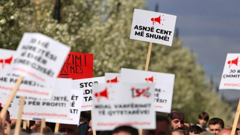 Protestat kundër shtrenjtimit të rrymës, kanë të bëjnë edhe me rizbulimin e politikës nga qytetarët